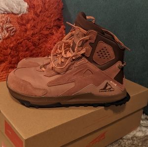 Women's Altra lone peak hiker 2